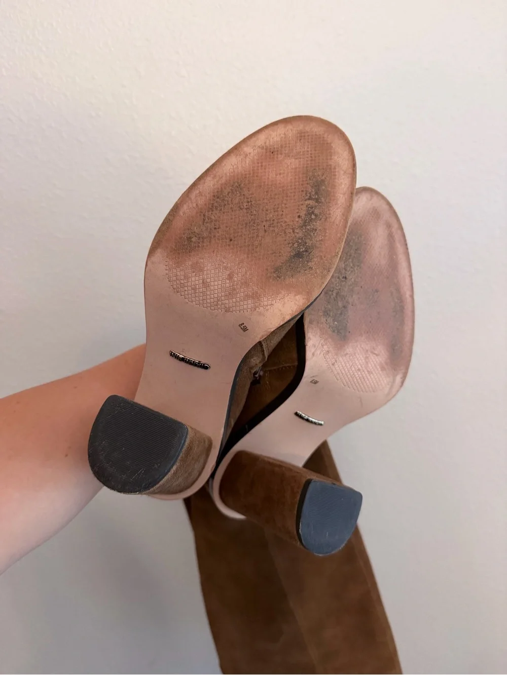 Gianni Bini elegant knee